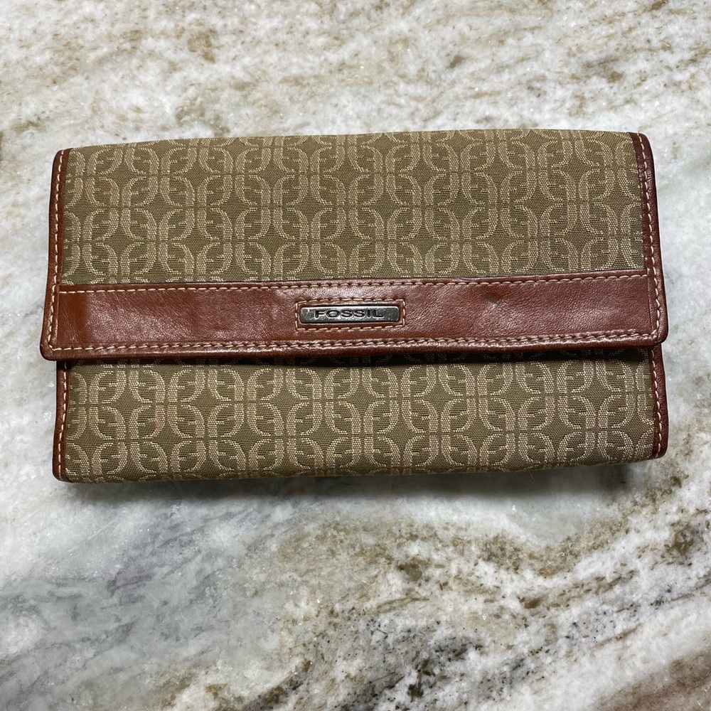 Tan Fabric Fossil Wallet With Fossil F Logo And P… - image 1